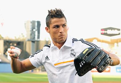 رونالدو يتحوّل إلى لاعب بيسبول